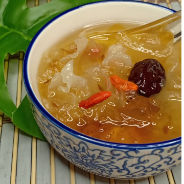 Peach Gum White Fungus Soup (Hot)