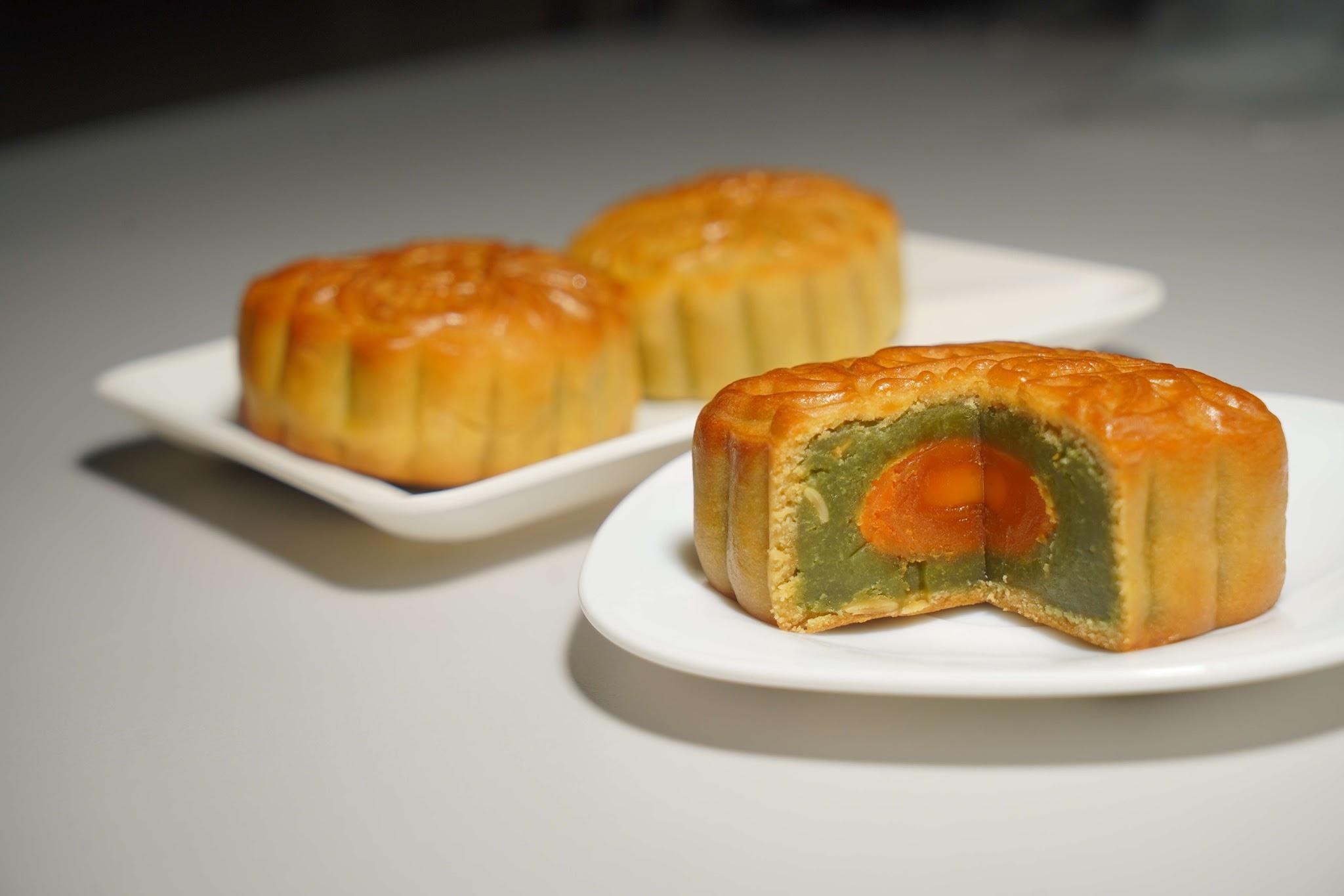 Panggang Isi 4 "Dua Telur"  (4 rasa : Durian, Pandan, Greentea, Lotus)