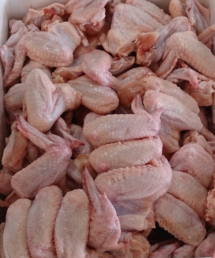 Fresh chicken wings