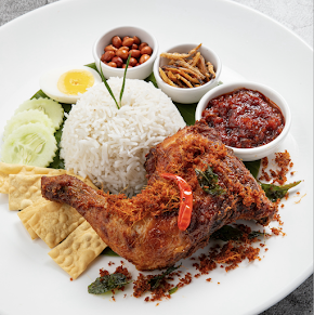 Nasi Lemak Basmathi Ayam Goreng Berempah