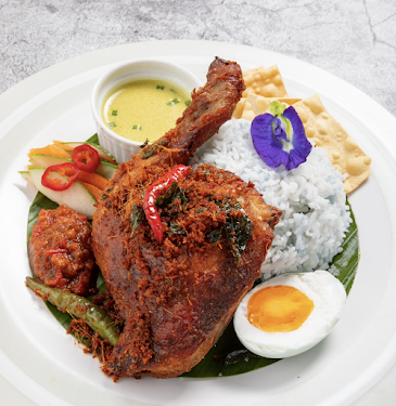 Nasi Bunga Telang Ayam Goreng Berempah