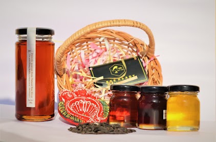 Very Special Customized Gift Honey Hamper Package(3 Types of Honey (Ajwain, Neem and Saunf (Fennel) Honey)+ Floral Seeds+ Diwali Diya+ Diwali wishes from BeeReady + 300Gram Honey