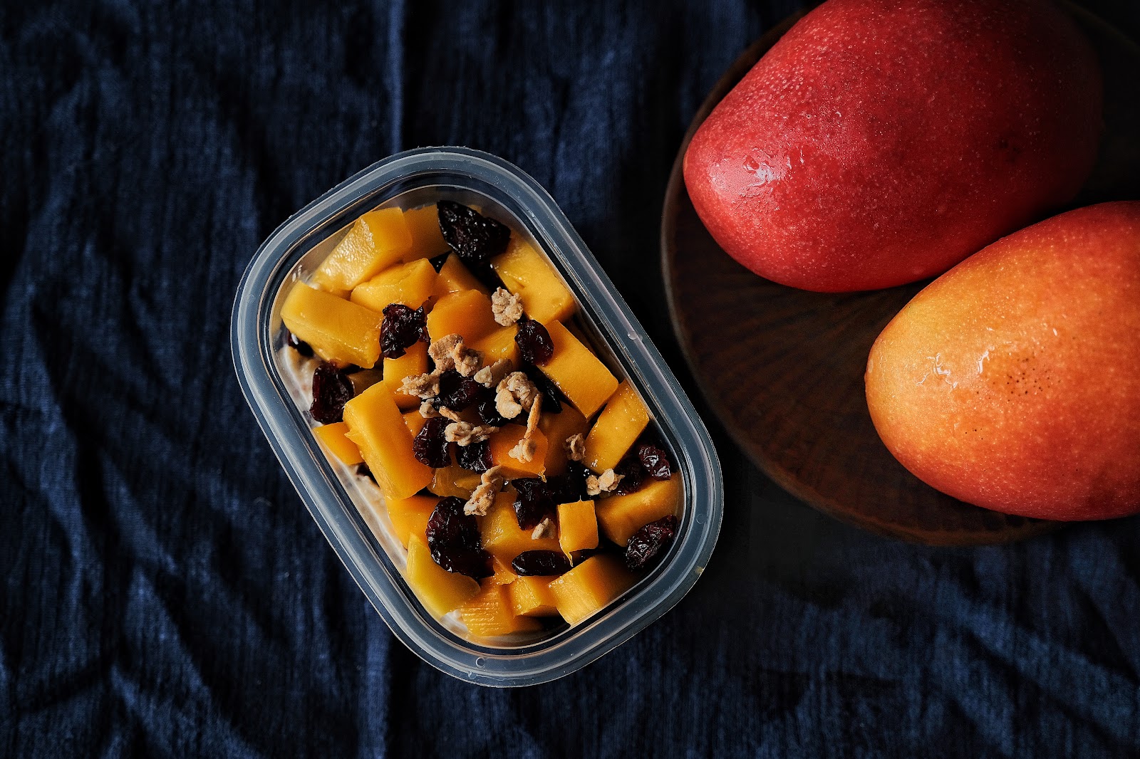 Mango with Berries 芒果莓莓$159（愛文芒果搭配低糖桑椹果醬、蔓越梅乾香甜多汁的芒果席捲味蕾，緊接著由桑椹果醬帶出微酸滋味，唯妙唯俏，剛剛好的酸甜，再咬到蔓越梅乾，使整體口感更加豐富，絕對不能錯過的一款！）