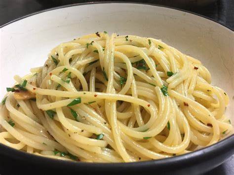 Spaghetti Aglio E Olio        (Can Request Spicy/Original)