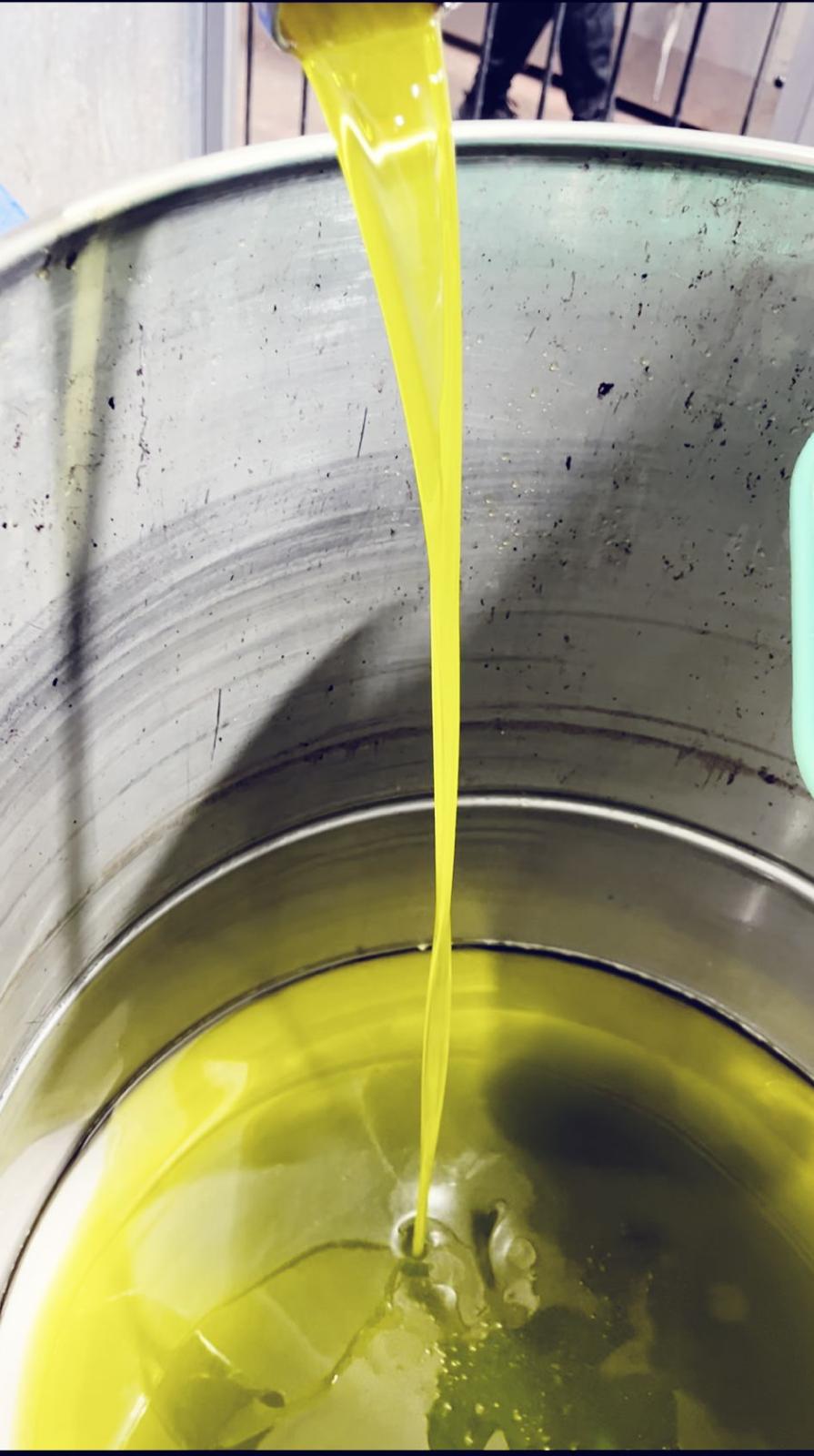 שני ליטר שמן זית - ₪100