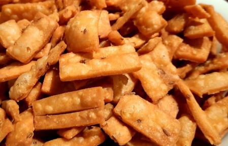 Namakpare (khare shankarpale) - 250 gm - 13 CHF