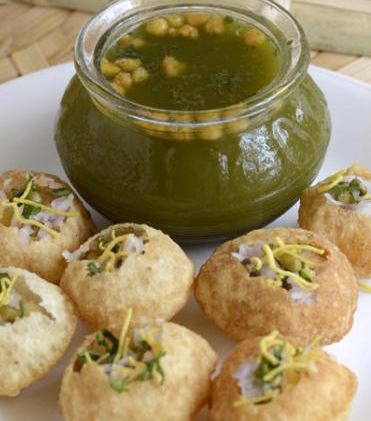 Mumbai PaaniPuri (Fuchka): 15CHF 
10 pcs Puri with mint based water, Dry peas based Ragda & Moog, Sweet Chatni