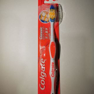 Colgate Toothbrush  Classic Adult (Medium)