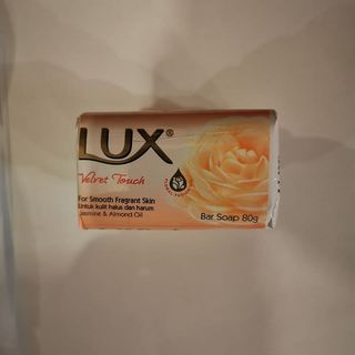 Lux Velvet Touch 85gm