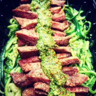 STEAK OR CHICKEN & PESTO ZUCCHINI NOODLES