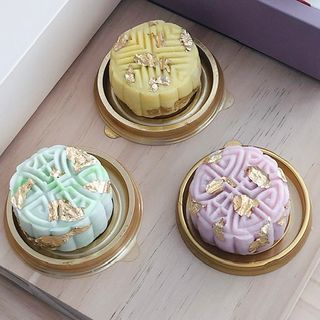 Box of 6 Snowskin “Ping Pei” Gift Set w Yolk