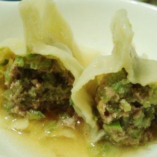 25个芹菜牛肉速冻饺子Celery Beef quick frozen Dumplings（25 dumplings in one package）