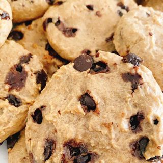 COOKIES DE MANTEQUILLA DE MANÍ Y CHIPS DE CHOCOLATE (X 10u)