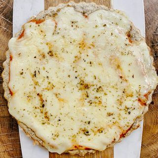 PIZZA CON MASA DE HARINA DE ALMENDRAS