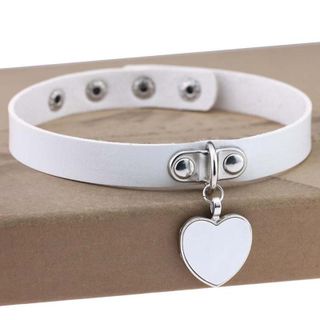 white heart pendant choker