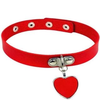 red heart pendant choker