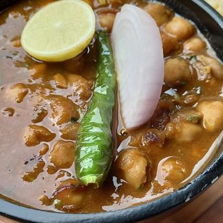 Chole Kulcha (Serves 2)