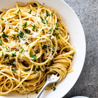 Spaghetti Aglio e Olio (Serves 2)