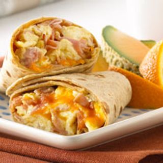 Desayuno Opción 1 / Wrap con juevo, jamón y queso. Incluye Farina, Café y Jugo