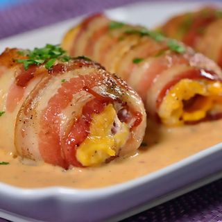 Cena Opción 1 / Pechuga rellena con arroz con cebolla y ensalada verde