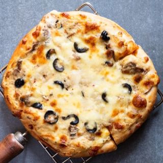 Cheesy Mushroom Pizza