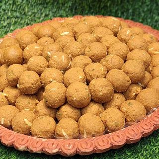 Prasad Box - 13 Pc. Besan Laddoo